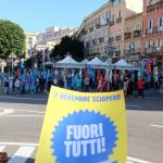 Cagliari, sit in dei lavoratori della grande distribuzione, foto di Roberto Pili