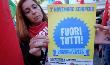 Cagliari, sit in dei lavoratori della grande distribuzione, foto di Roberto Pili