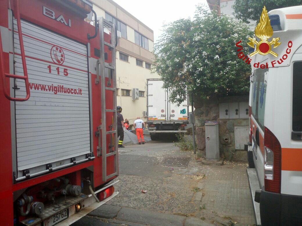 Incidente sul lavoro a Iglesias, 32enne muore schiacciato dal suo camion