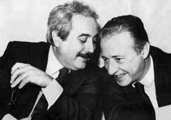 LA MOSTRA. Falcone e Borsellino 30 anni fa all'Asinara per il maxi ...