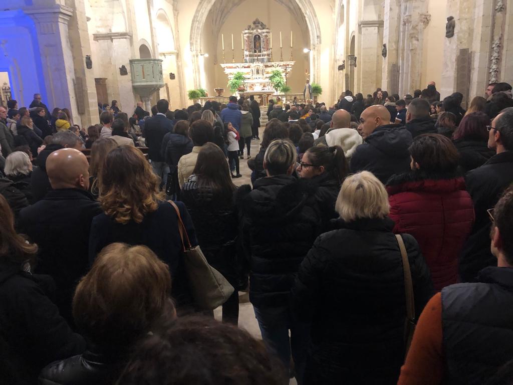 Un omaggio per la piccola Amelia, grande folla in chiesa per ricordarla - SardiniaPost