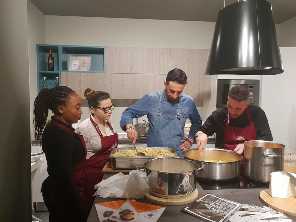 Lezioni di cucina nel cuore di Sant'Elia: lo chef del Cagliari insegna ai giovani - SardiniaPost