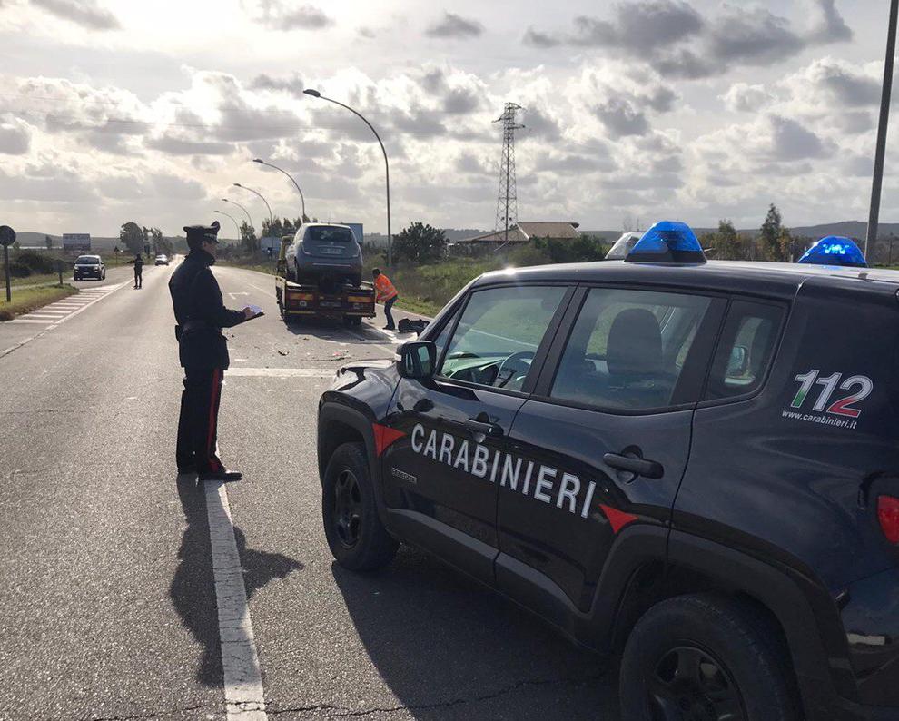 Violento tamponamento tra due auto, soccorso anche un bambino di un