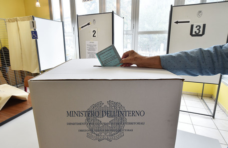 Referendum, bassa affluenza nell'Isola: alle urne il 23,4 per cento ...